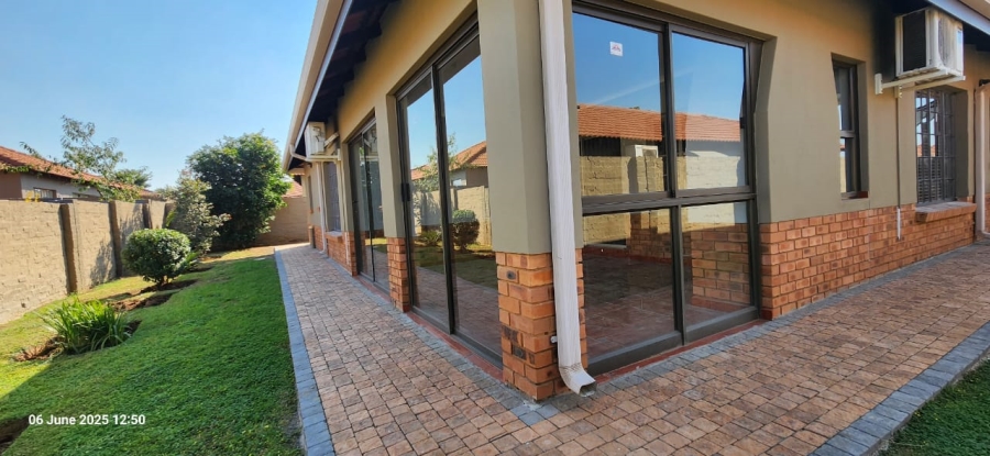 4 Bedroom Property for Sale in Waterkloof East North West